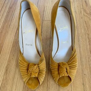 Christian Louboutin Greissimo Suede Knot Peep Toe Platform Pumps.